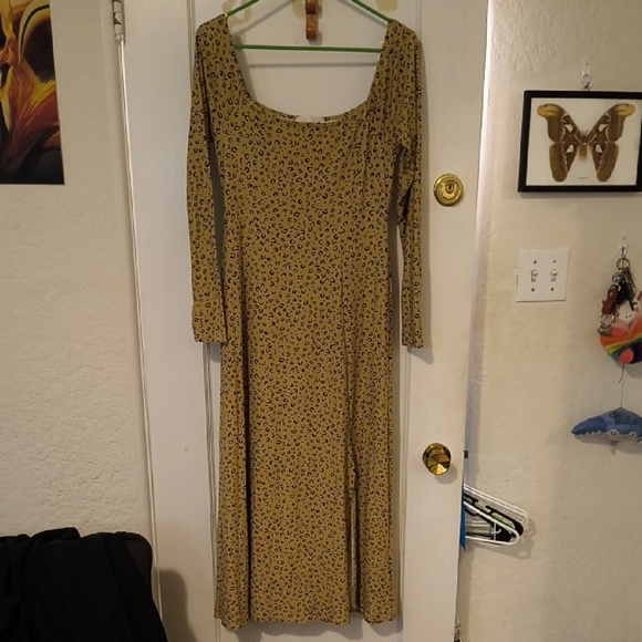 Sugarfox Dresses & Skirts - Sugarfox | Chic Long Sleeve Leopard Print Dress